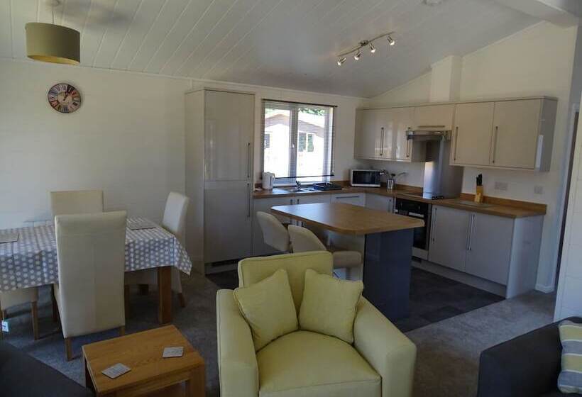 هتل King S Lynn Caravan & Camping Park