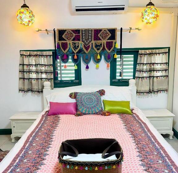 هتل Yellow Lamoon