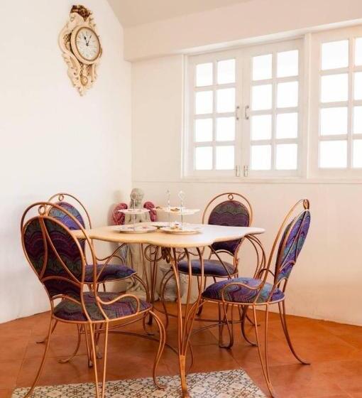 هتل Yellow Lamoon