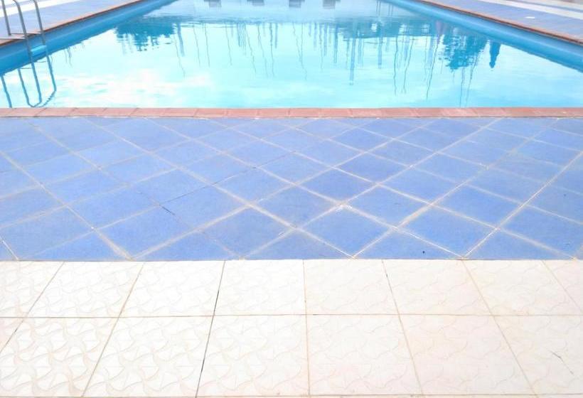 پانسیون Marple Cottages