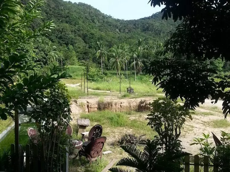 ペンション The Tree Madauwan