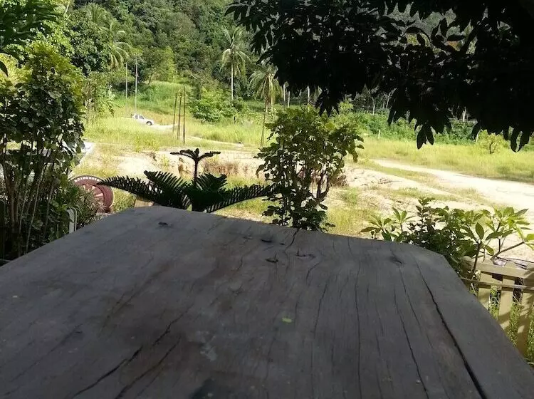 ペンション The Tree Madauwan