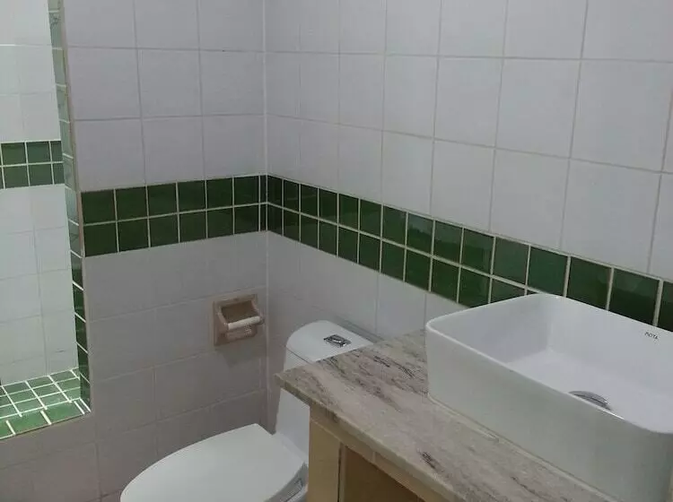 ペンション The Tree Madauwan