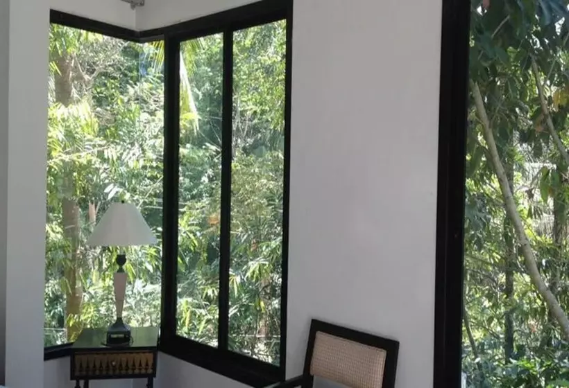 ペンション The Tree Madauwan