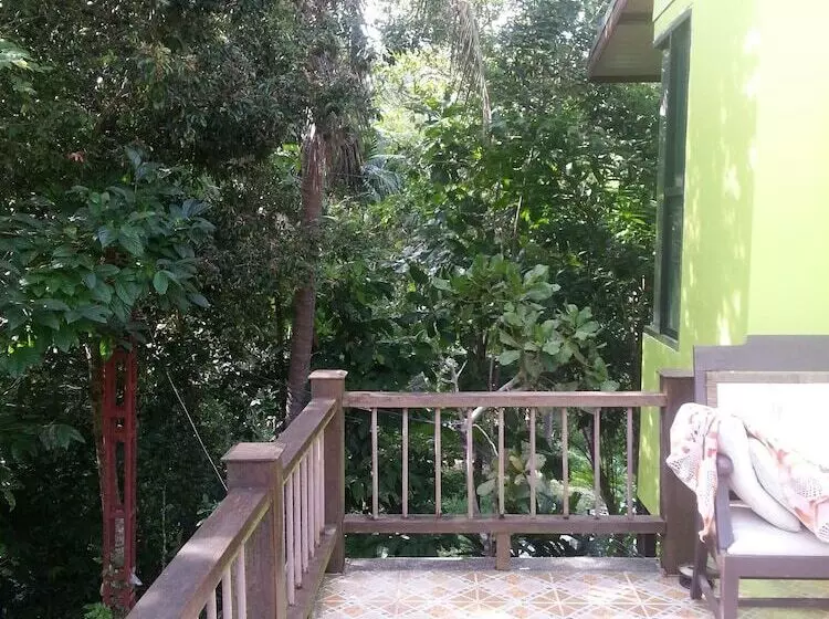 ペンション The Tree Madauwan