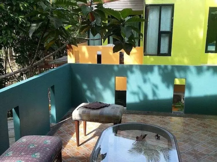 ペンション The Tree Madauwan