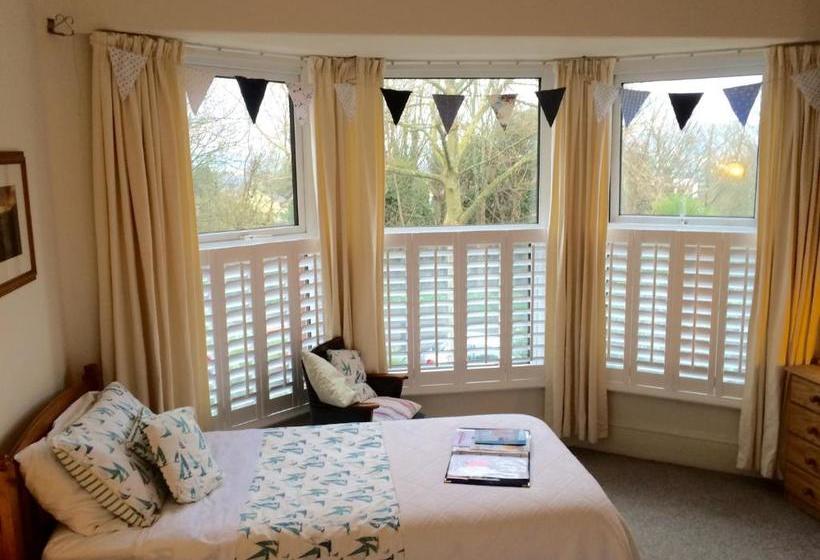 פנסיון Trelawney Guest House Room Only