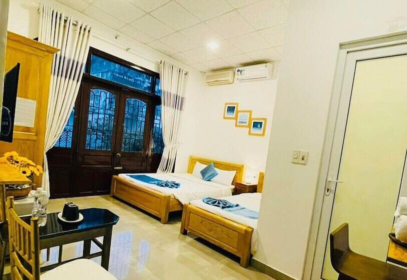 Shark Hotel   Hostel