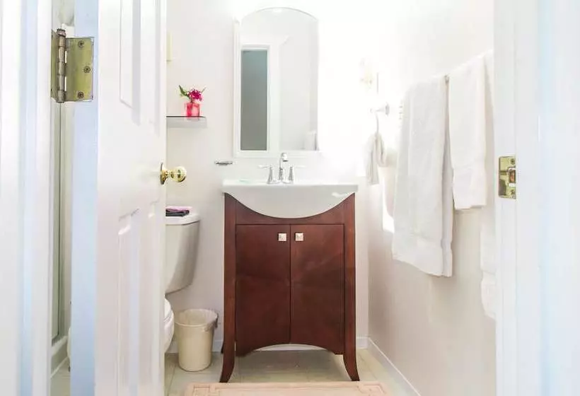 Boreas Bed & Breakfast Inn