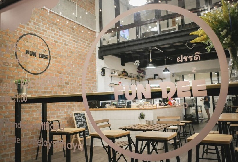 Fun Dee Hostel And Cafe' Ayutthaya