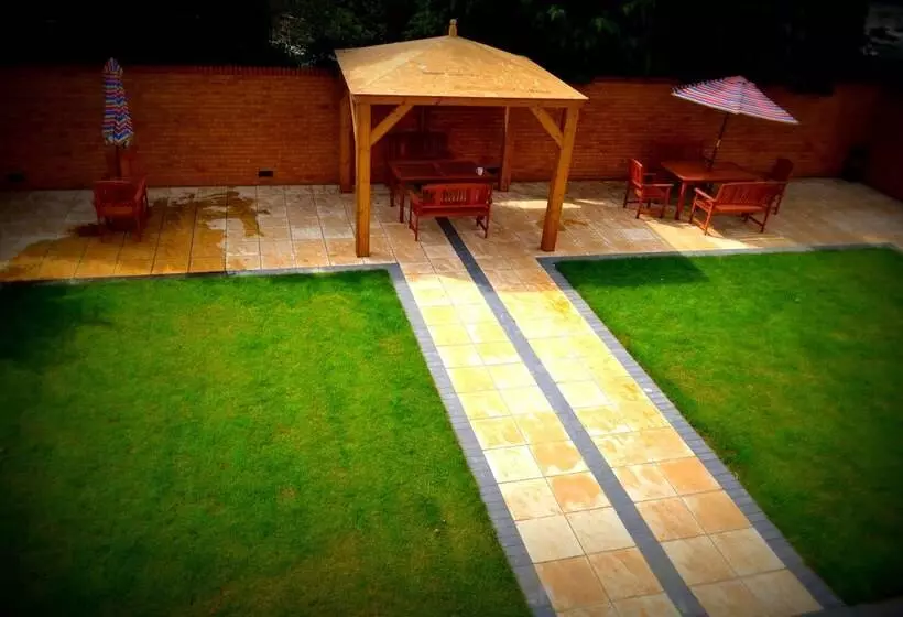 Hotelli Heathrow Traveller B&b