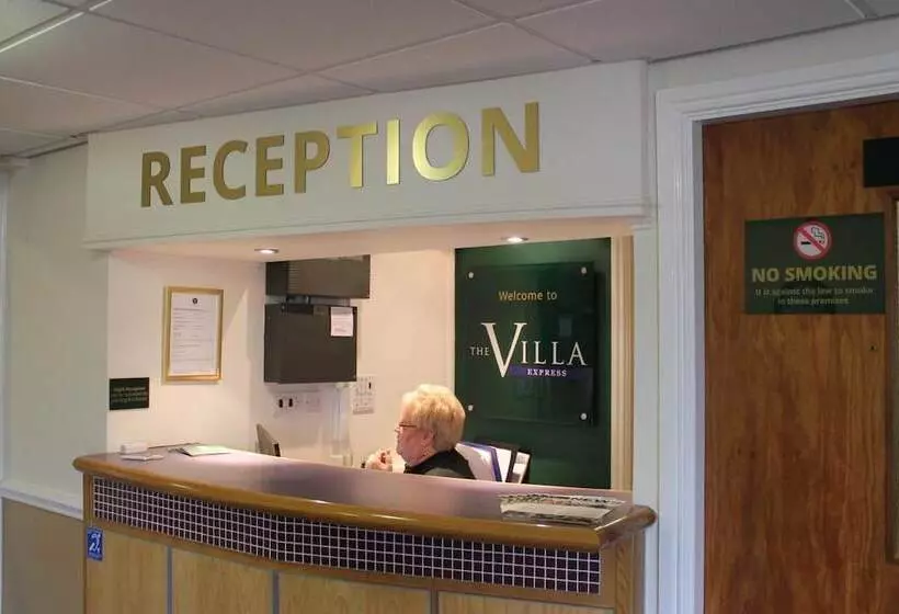 ホテル The Villa Express