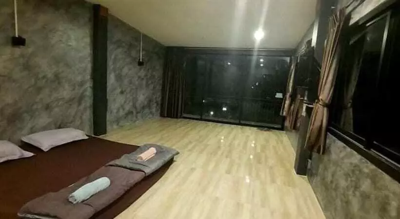 Lom Choi Home Stay Ayutthaya   Hostel