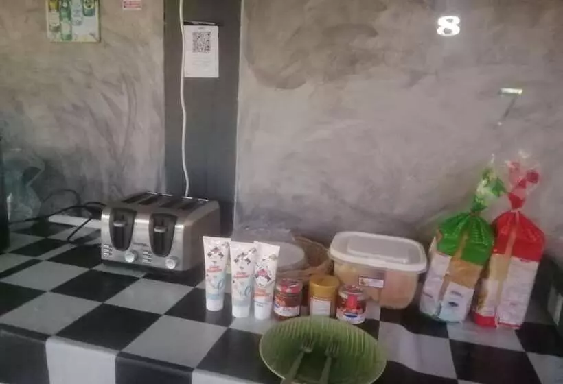 Lom Choi Home Stay Ayutthaya   Hostel