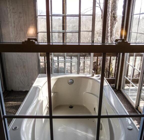 Nolichuckey Bluffs Bed & Breakfast Cabins