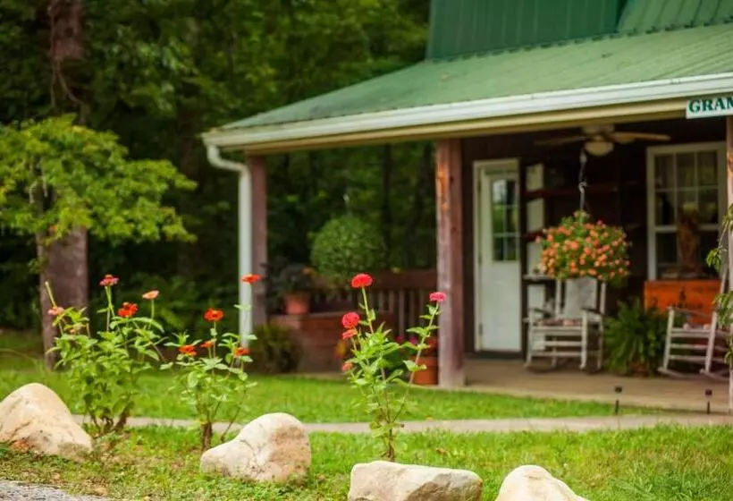 Nolichuckey Bluffs Bed & Breakfast Cabins