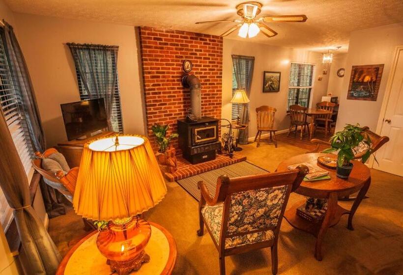 Nolichuckey Bluffs Bed & Breakfast Cabins