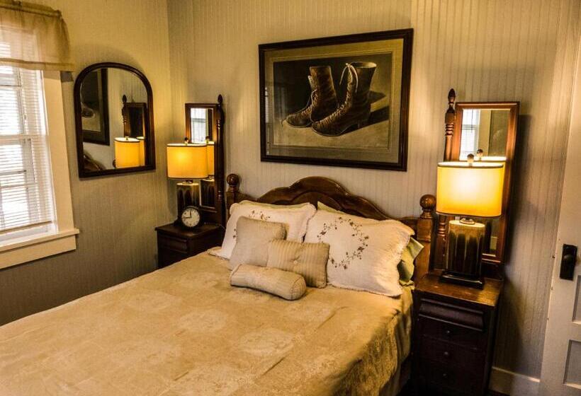 Nolichuckey Bluffs Bed & Breakfast Cabins