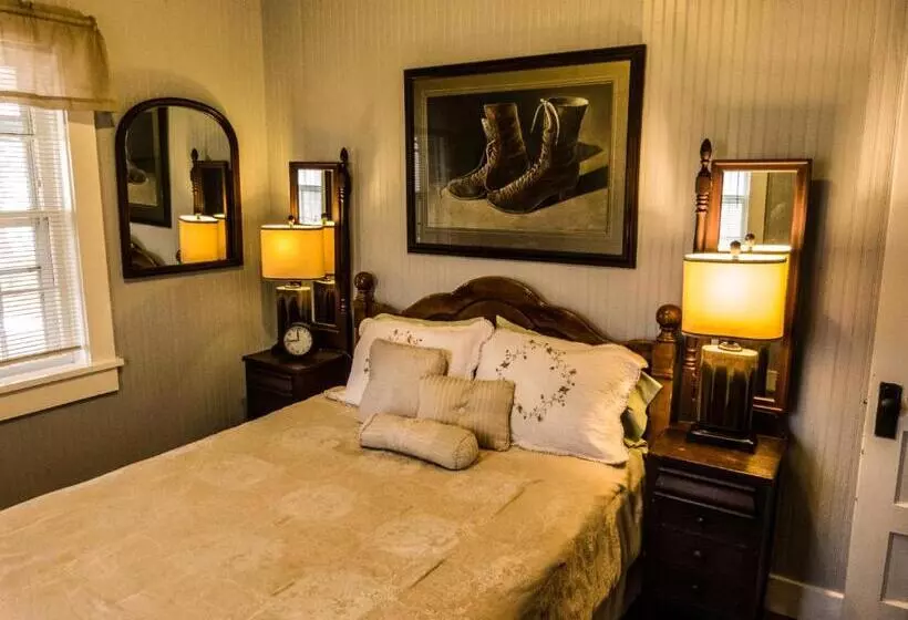 Nolichuckey Bluffs Bed & Breakfast Cabins