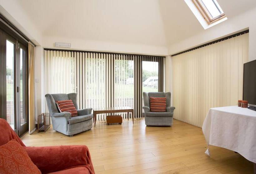 پانسیون Iffin Farmhouse