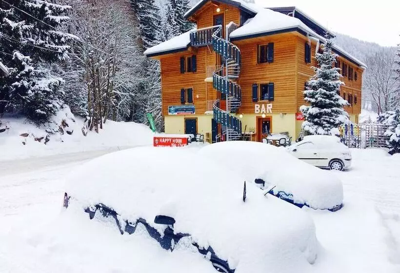1861 Chatel Hostel