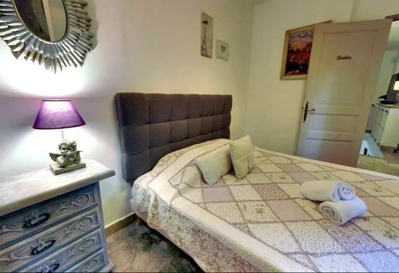 ベッドアンドブレックファースト Le Mas Des 5 Fontaines. Chambres D Hôtes