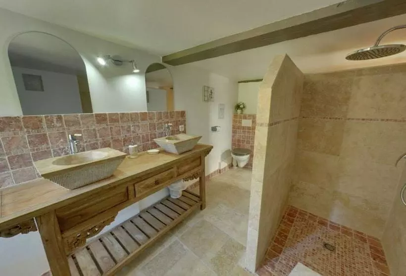 ベッドアンドブレックファースト Le Mas Des 5 Fontaines. Chambres D Hôtes