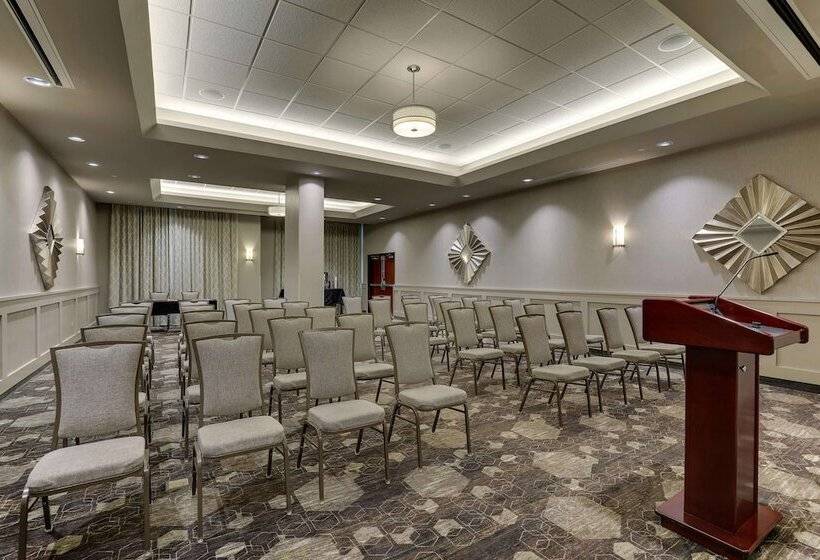 فندق Drury Inn & Suites Cincinnati Northeast Mason