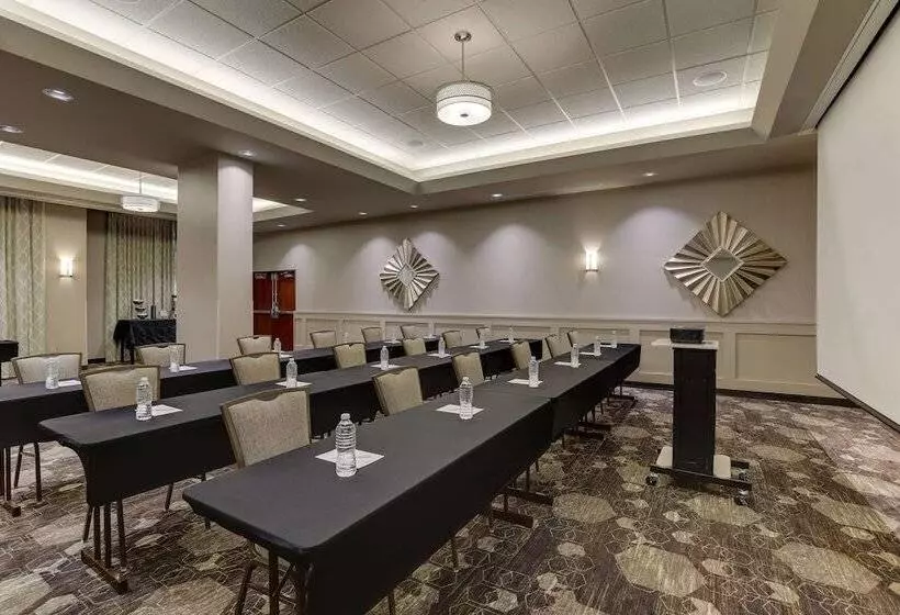 Hotelli Drury Inn & Suites Cincinnati Northeast Mason