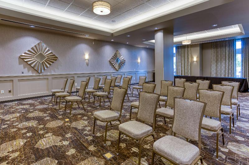 فندق Drury Inn & Suites Cincinnati Northeast Mason