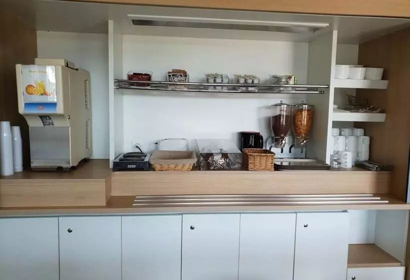 Hotelli Hôtel Class Eco 78