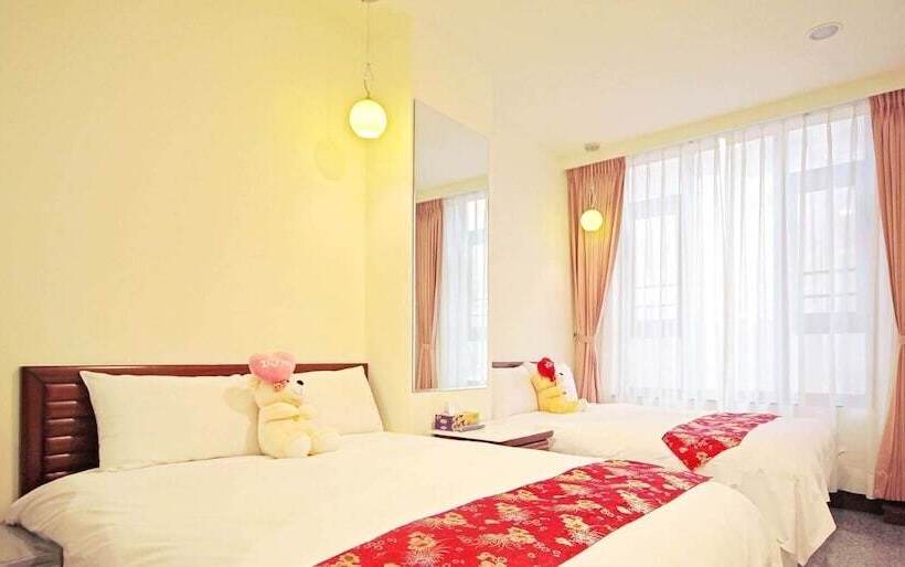 تختخواب و صبحانه Sun Moon Lake Crown Yu