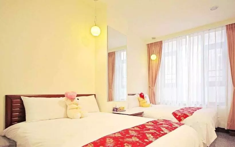 تختخواب و صبحانه Sun Moon Lake Crown Yu