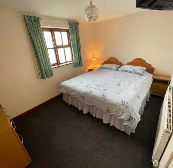 Halfway House Inn & Cottages