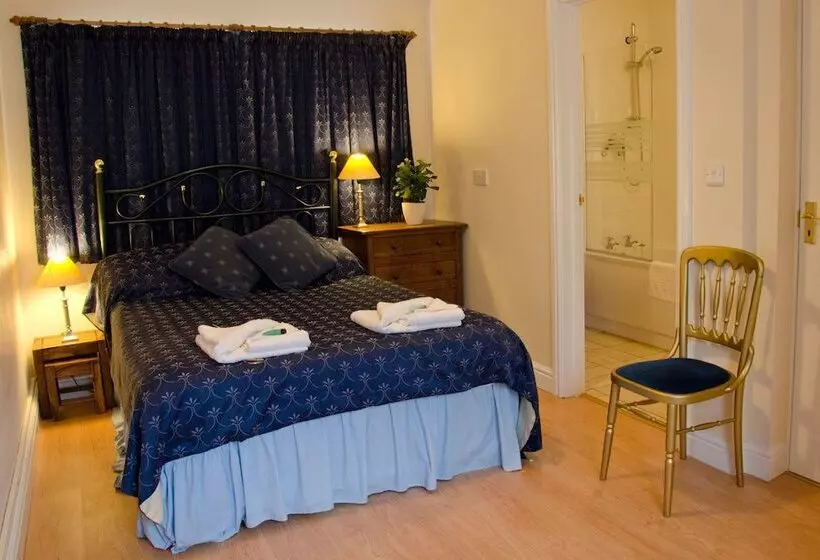 Halfway House Inn & Cottages