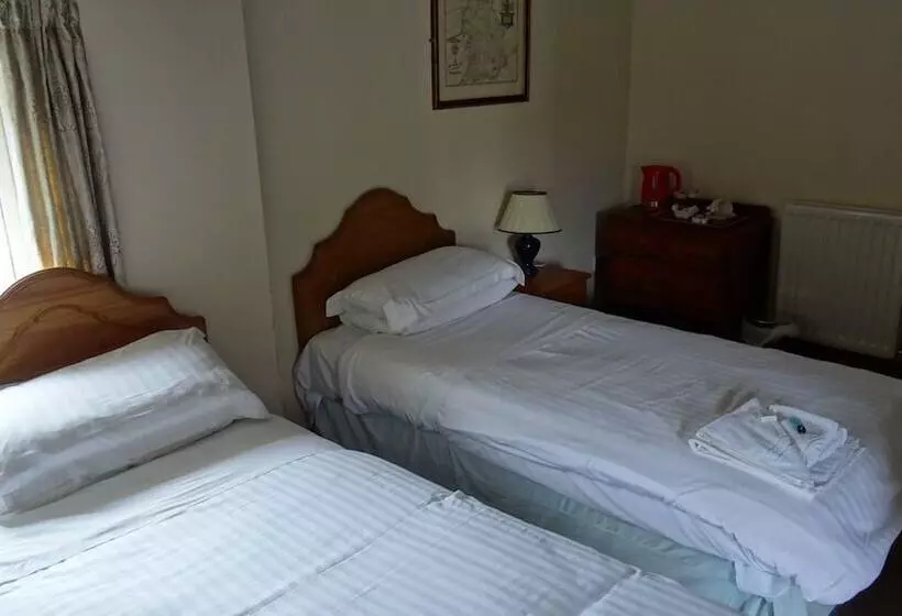 Halfway House Inn & Cottages