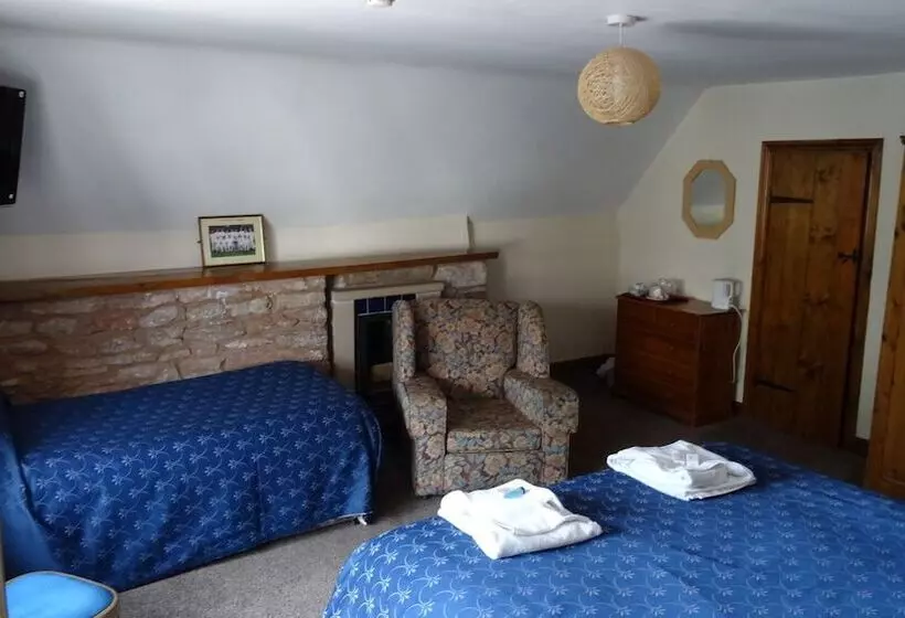 Halfway House Inn & Cottages