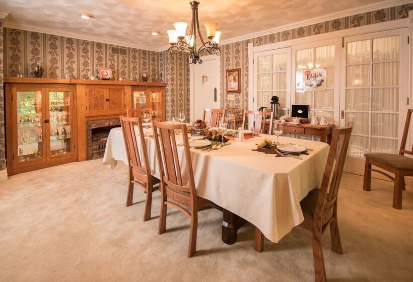 The Speckled Hen Inn B&b