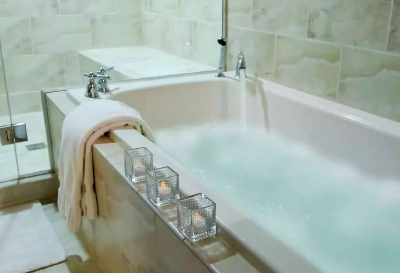 The Speckled Hen Inn B&b