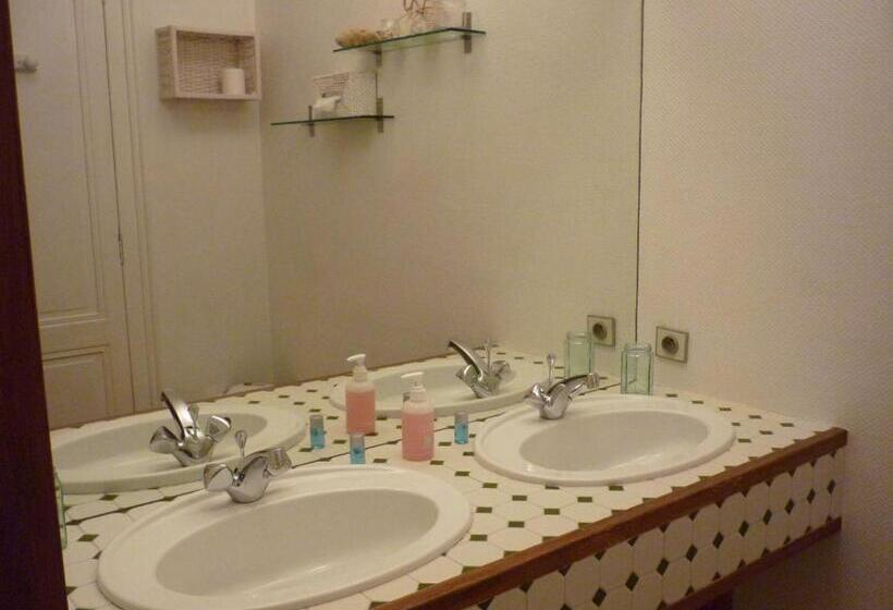 مبيت وإفطار Chambres D Hôtes Les Jardins De La Cathédrale