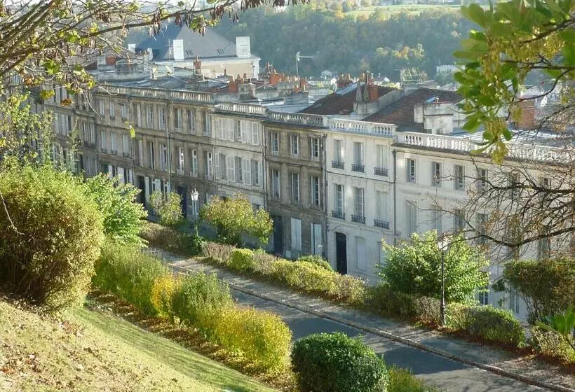 تختخواب و صبحانه Chambres D Hôtes Les Jardins De La Cathédrale