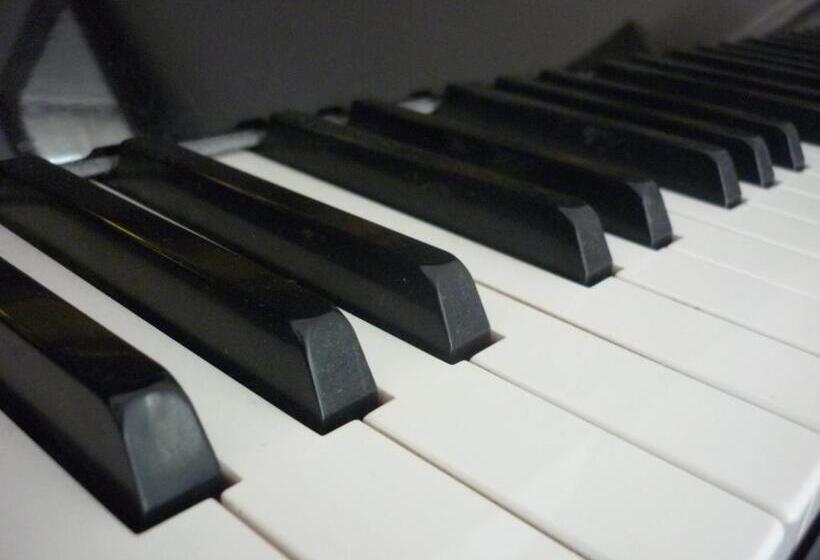 مبيت وإفطار Chambres D Hôtes Les Jardins De La Cathédrale