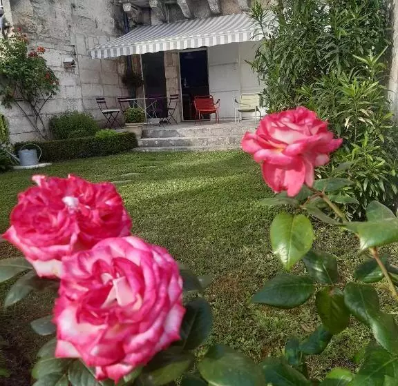 تختخواب و صبحانه Chambres D Hôtes Les Jardins De La Cathédrale