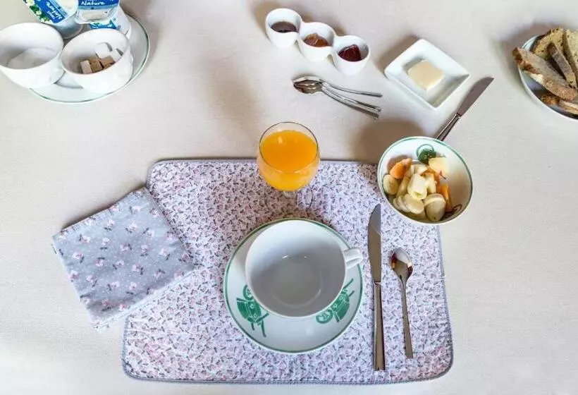 تختخواب و صبحانه Les Glycines