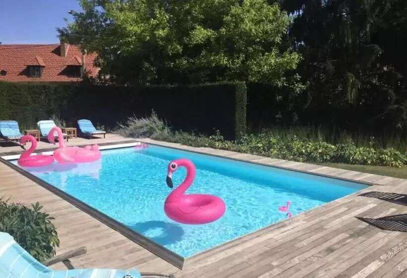 تختخواب و صبحانه Les Glycines