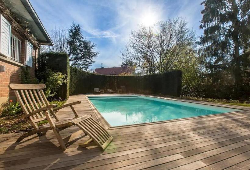 تختخواب و صبحانه Les Glycines