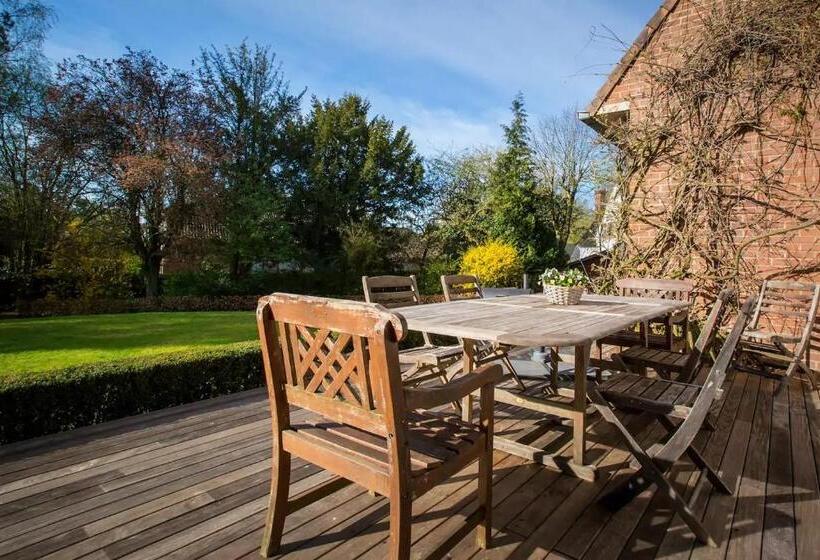 تختخواب و صبحانه Les Glycines