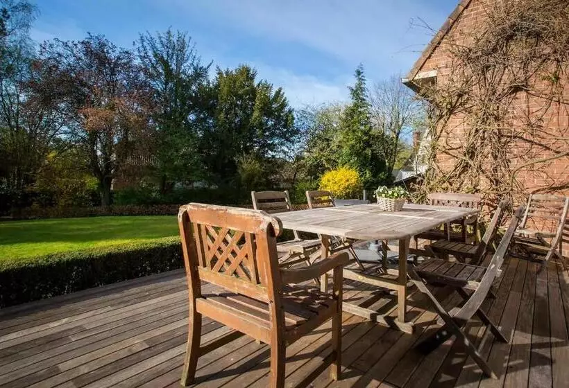 تختخواب و صبحانه Les Glycines