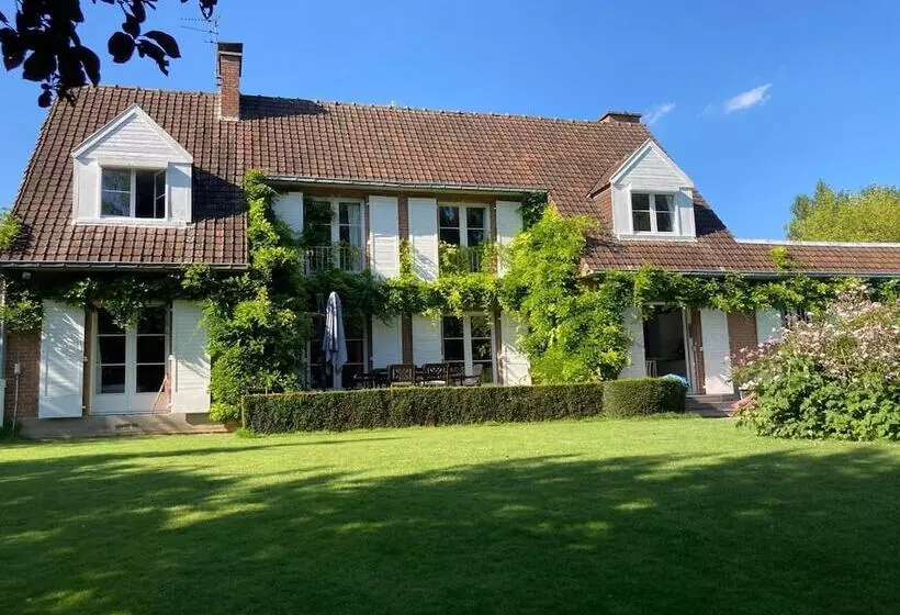 تختخواب و صبحانه Les Glycines