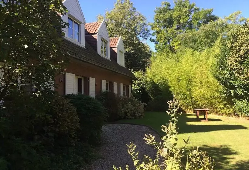 تختخواب و صبحانه Les Glycines